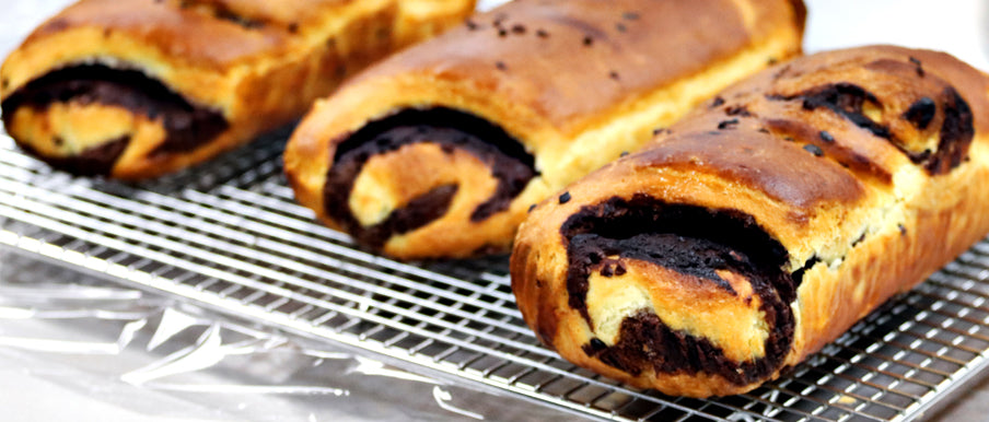 https://technobake.com/cdn/shop/articles/chocolate-pastry-cream-brioche-yule-log-recipe_904x.jpg?v=1545081386