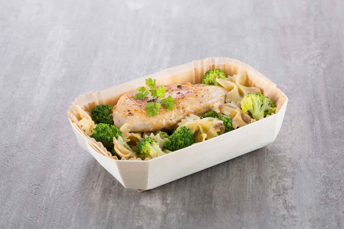 chicken and broccoli steamed in panibois